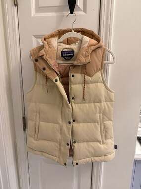 Patagonia Women's Bivy Hooded Vest Oyster White